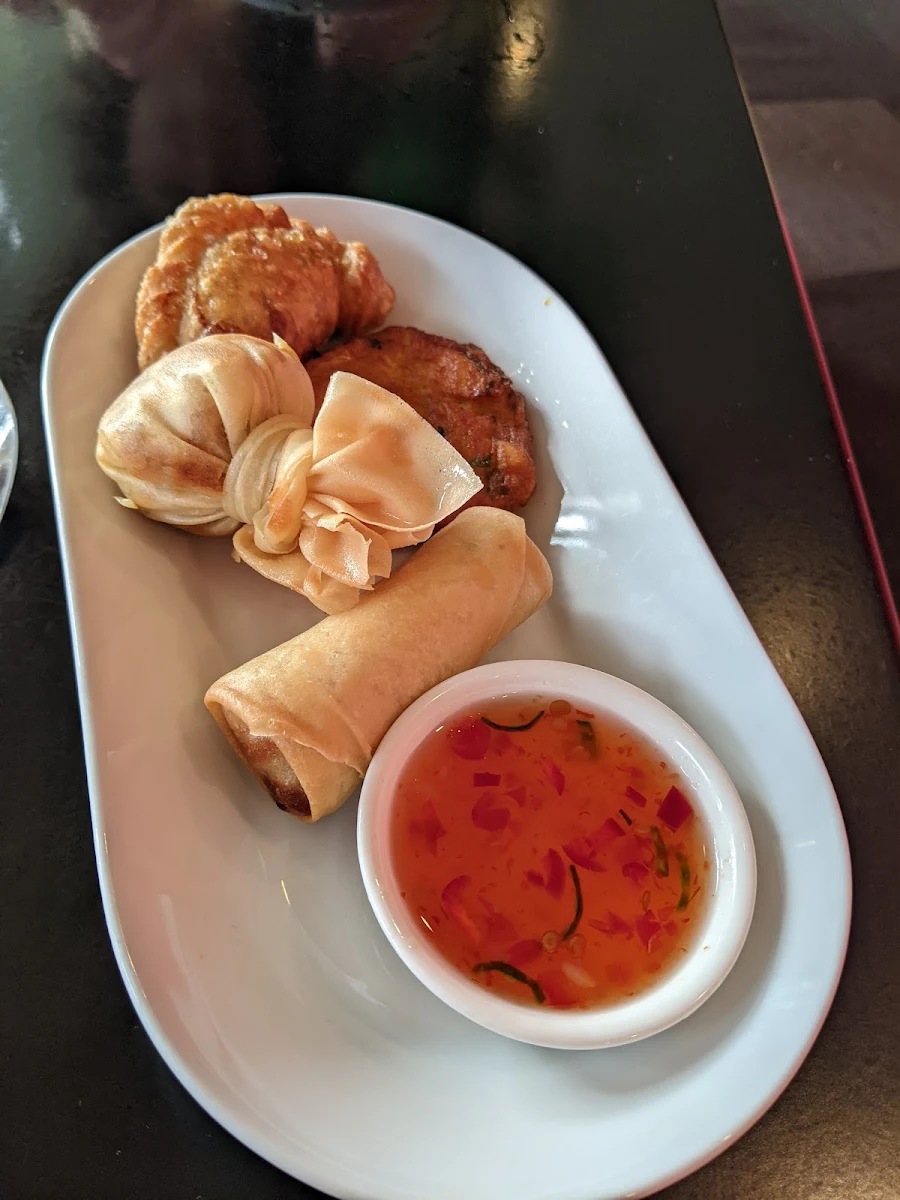Mixed Entree, Red Wok Thai