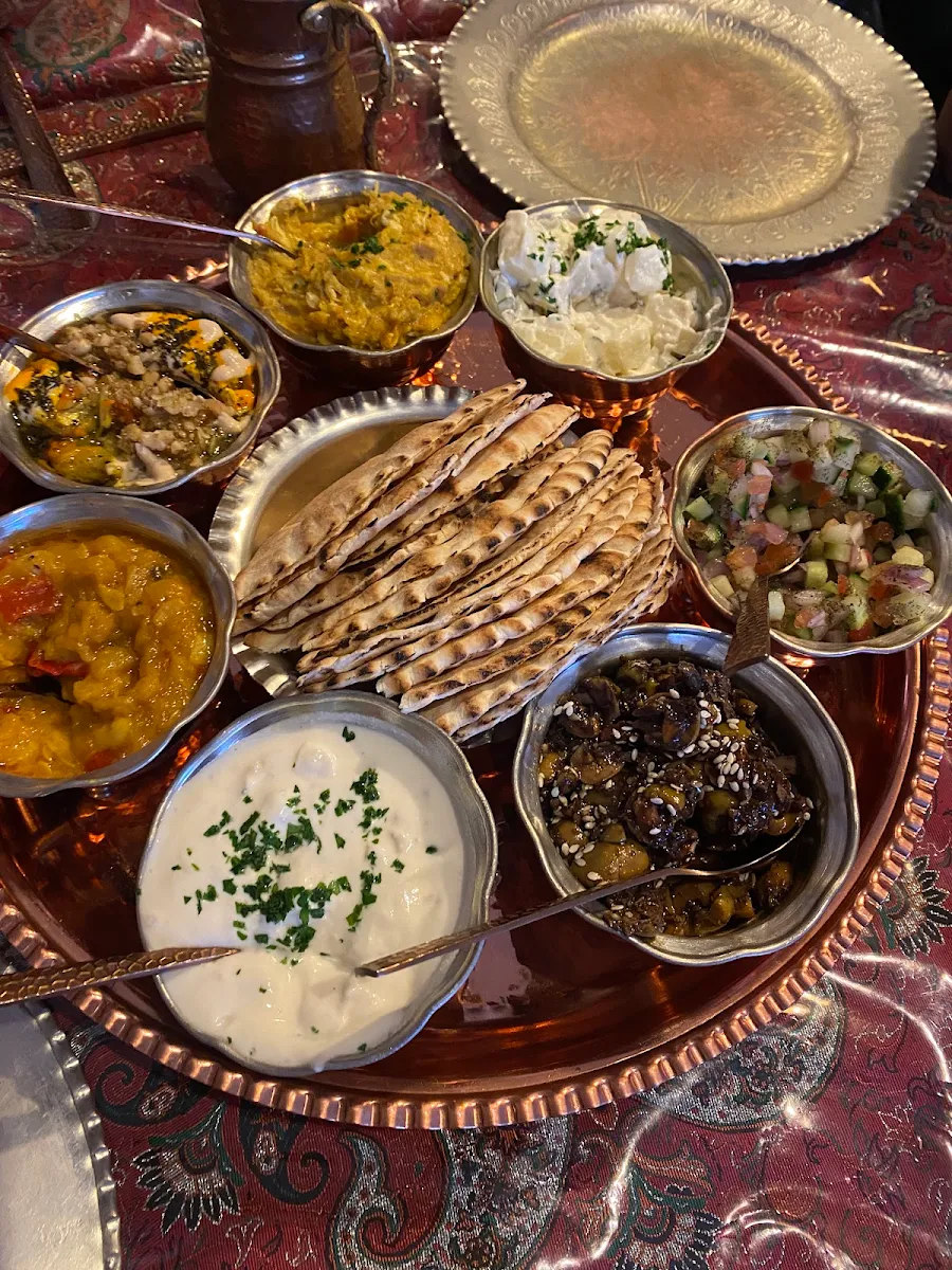 Highlights, Lezizz Restaurant