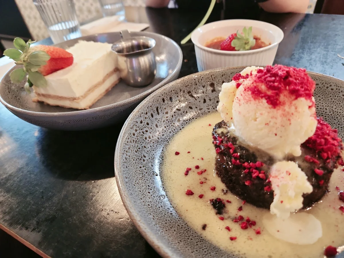Sticky Date Pudding, Solo Pasta