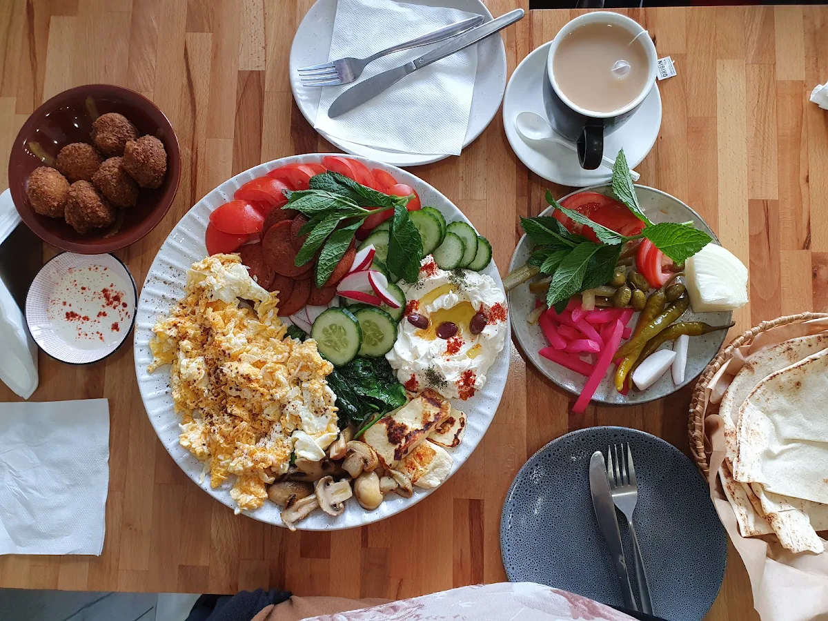 Big Breakfast with All the Trimmings