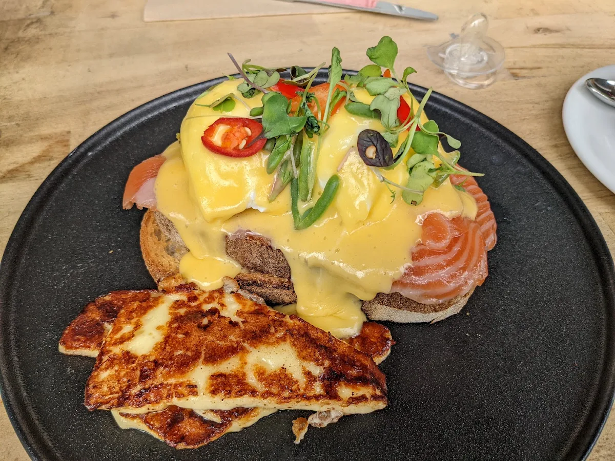 Salmon Benedict