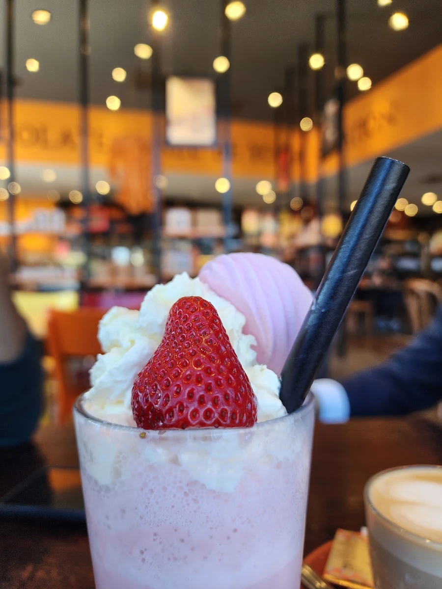 Strawberry Milkshake, San Churro Marion