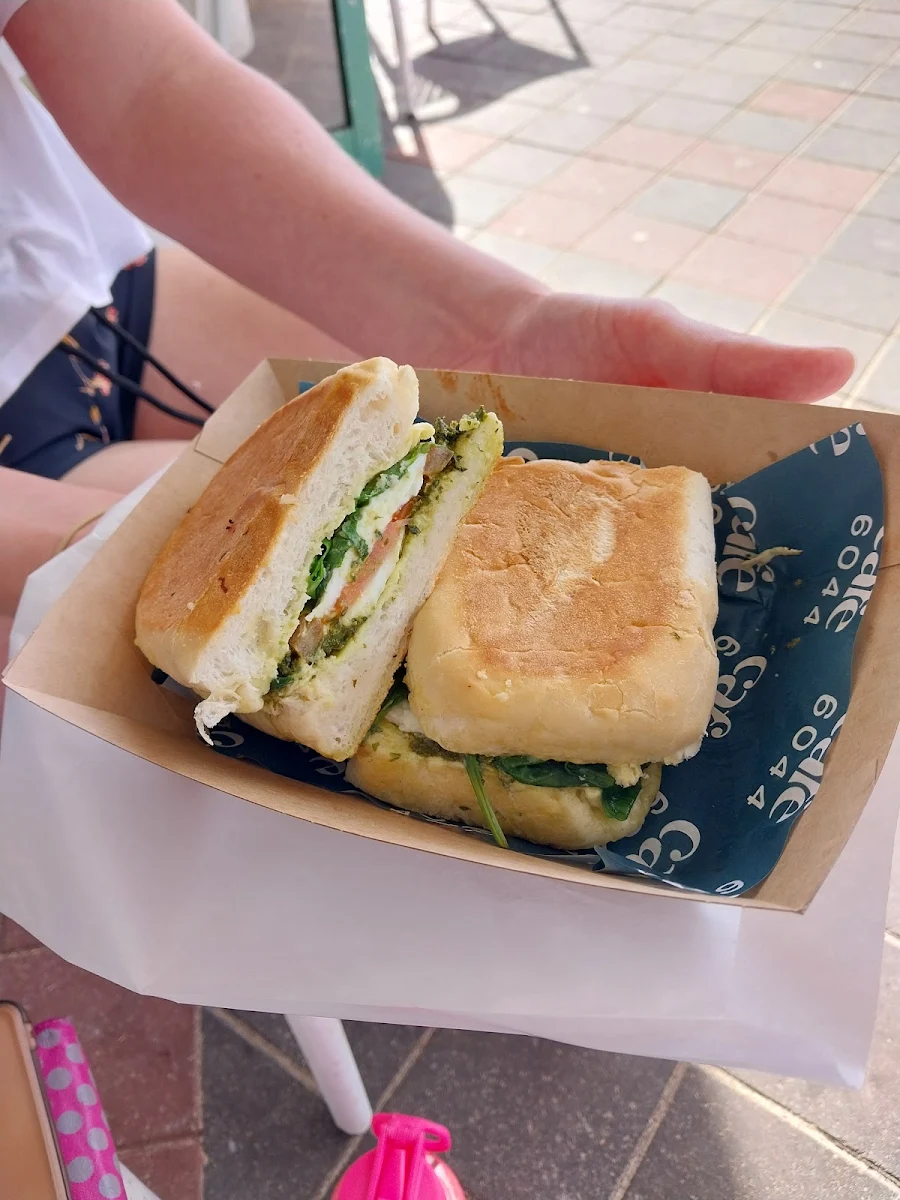 Caprese Roll, Café 6044
