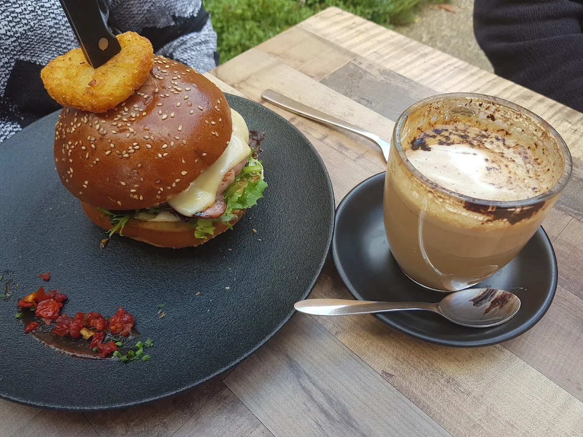 Ranch Beef Burger with Cappuccino