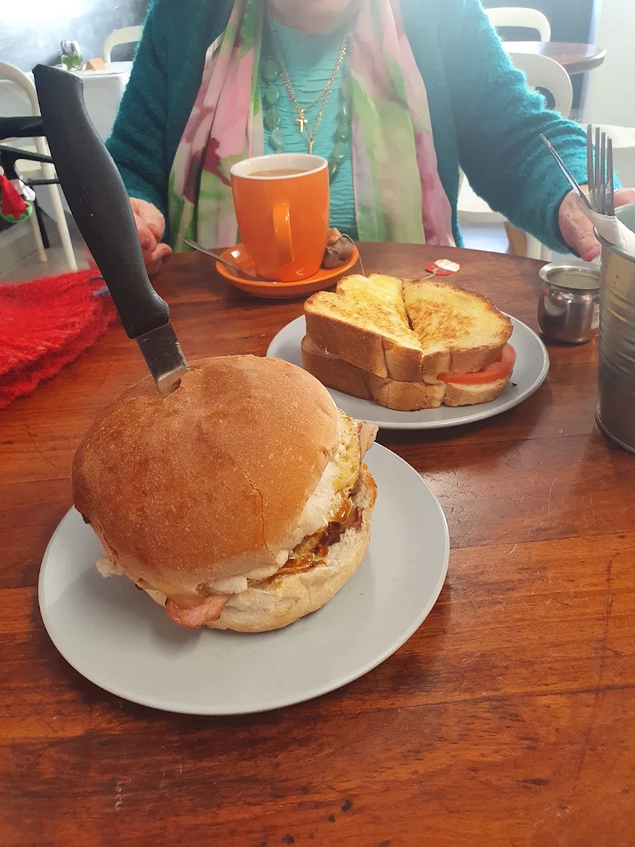 Hamburger & Ham & Cheese Toastie