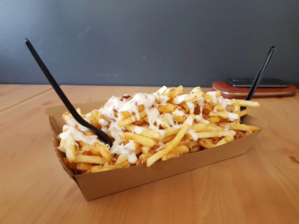 Poutine, HOVE.