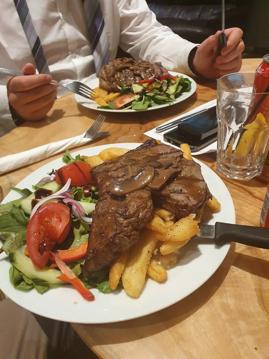 Highlights, Queenslander Hotel