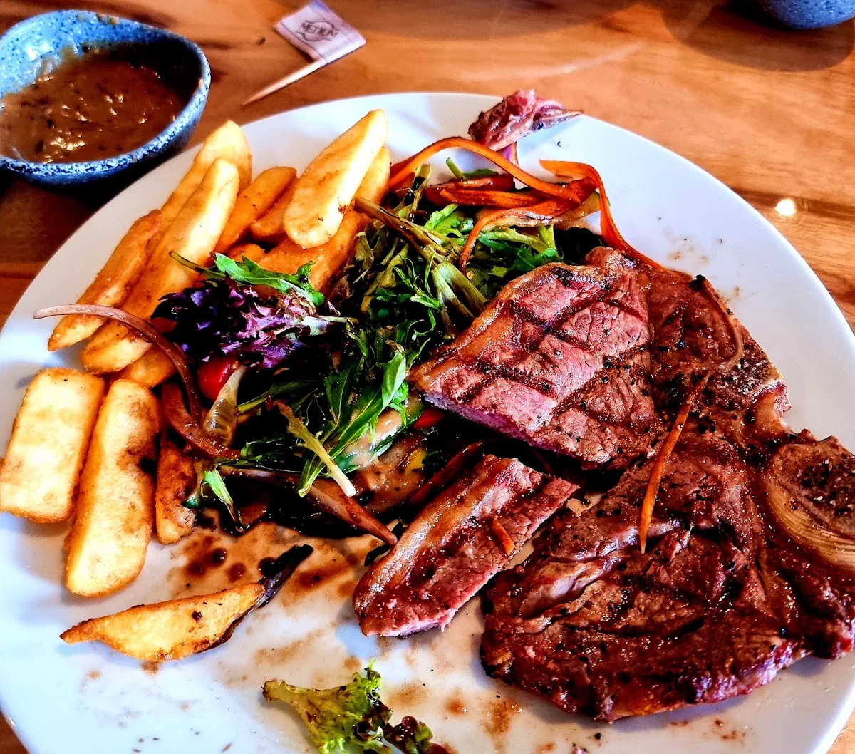Highlights, Queenslander Hotel