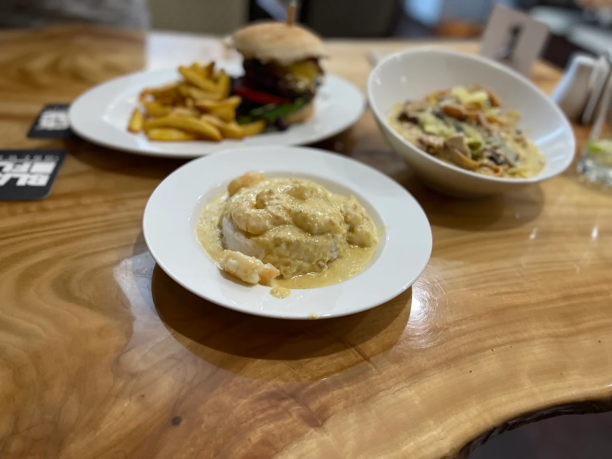 Highlights, Queenslander Hotel