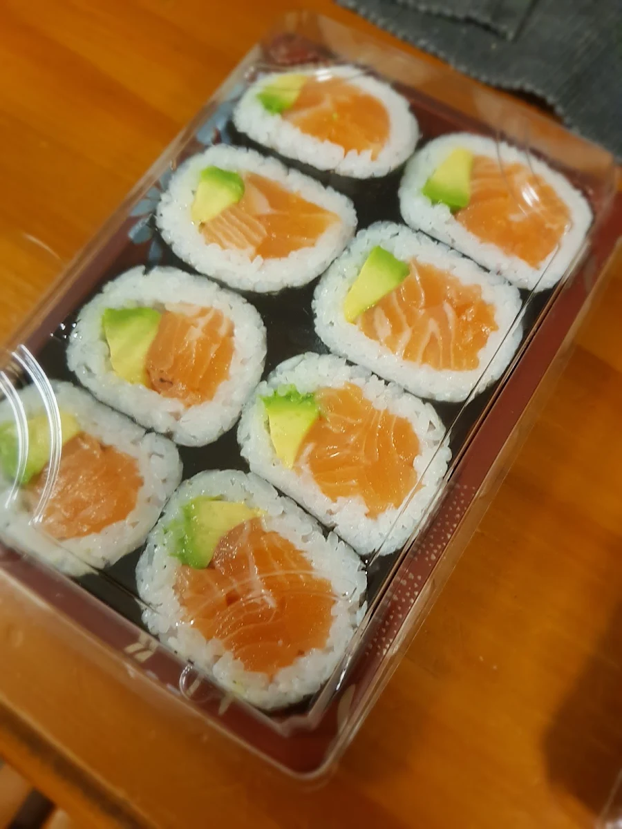 Salmon Avocado Roll