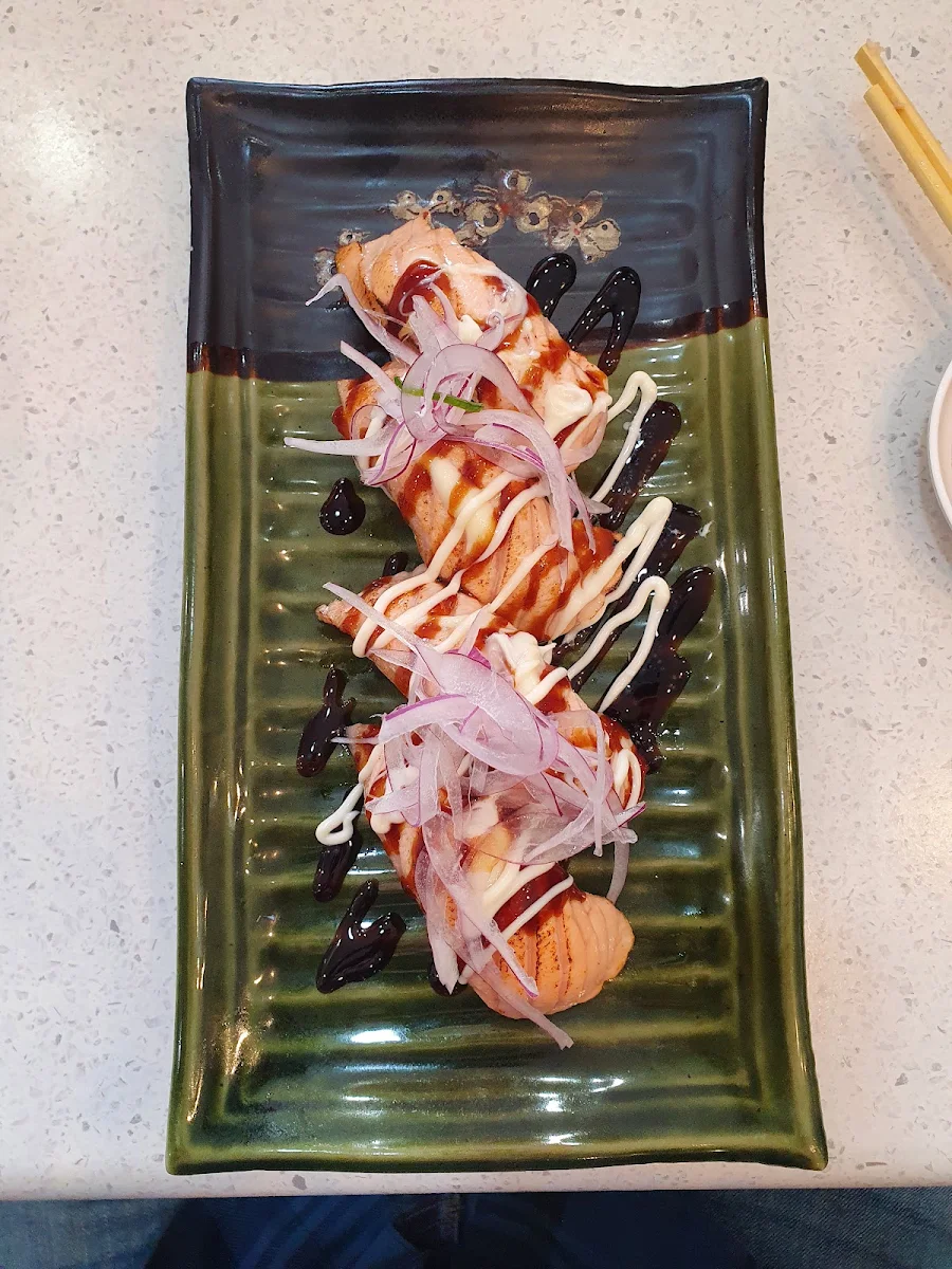 Seared Salmon Roll