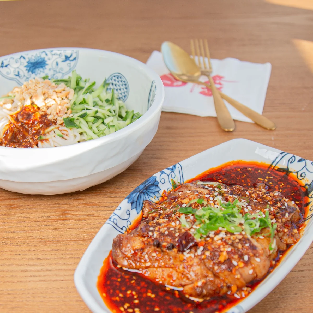 Steamed Boneless Chicken in Chili Sauce with Rice
