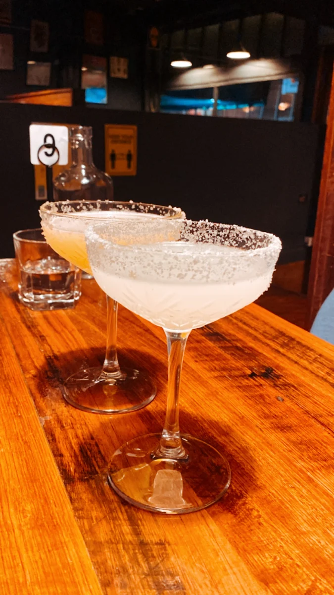 Margaritas, Grinners Dive Bar