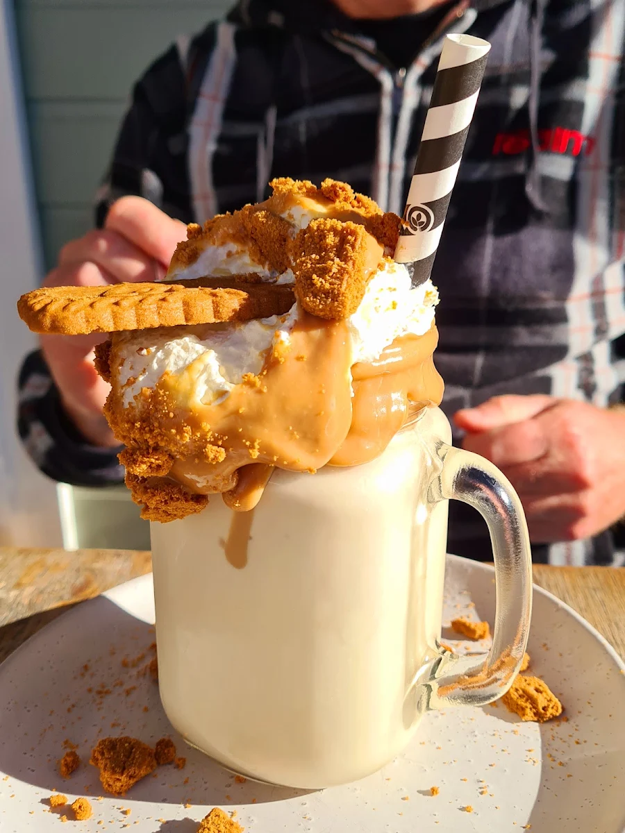 Mega Shake, Moses Barnes