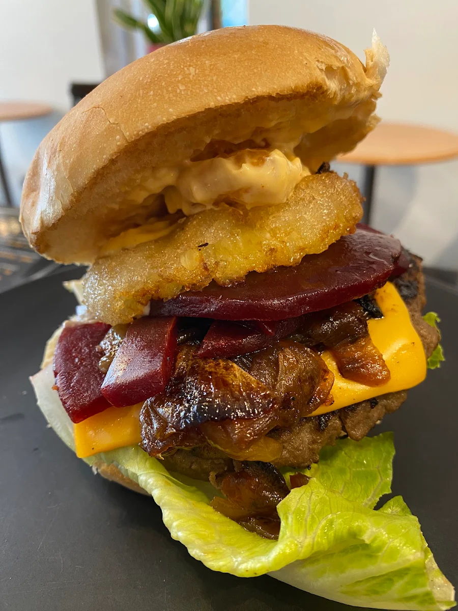 Double Bacon, Schnitty Bar