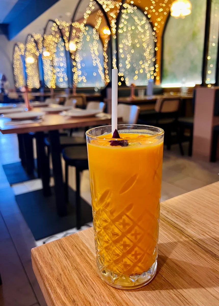 Mango Lassi, Villas Restaurant & Bar