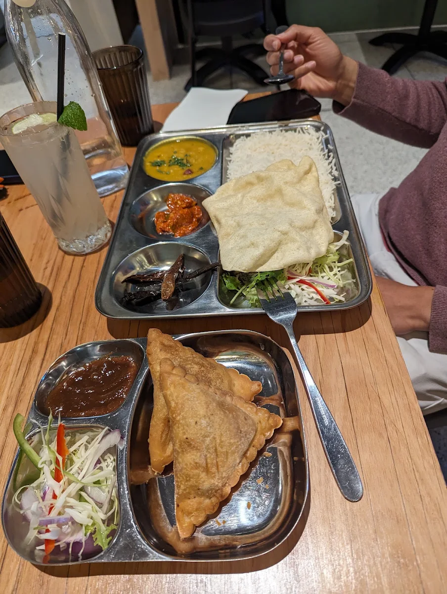 Samosa, Villas Restaurant & Bar