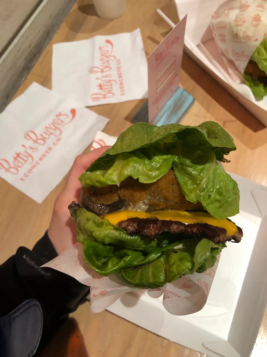 Classic Stack, Betty's Burgers