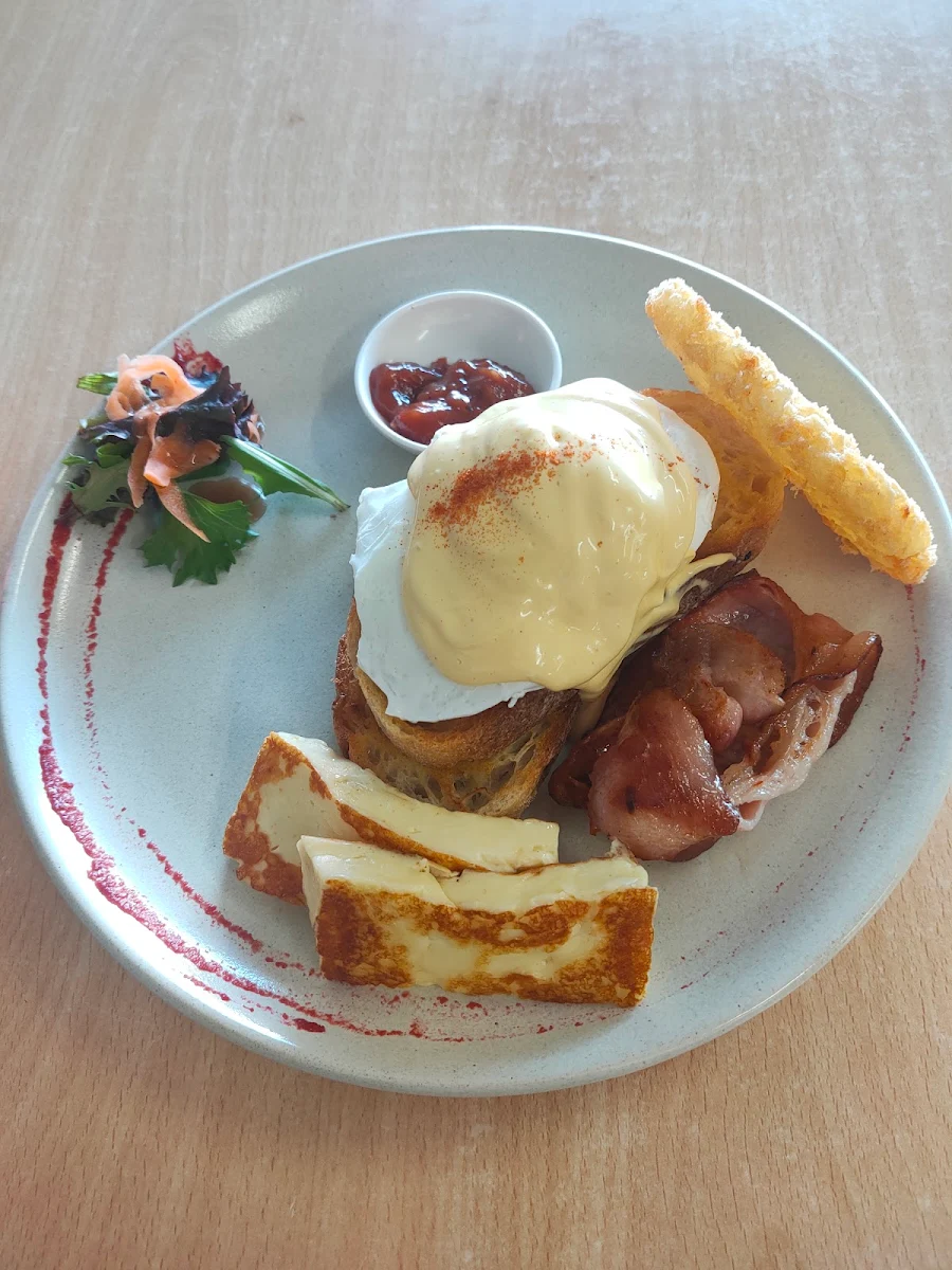 Eggs Benedict Halloumi