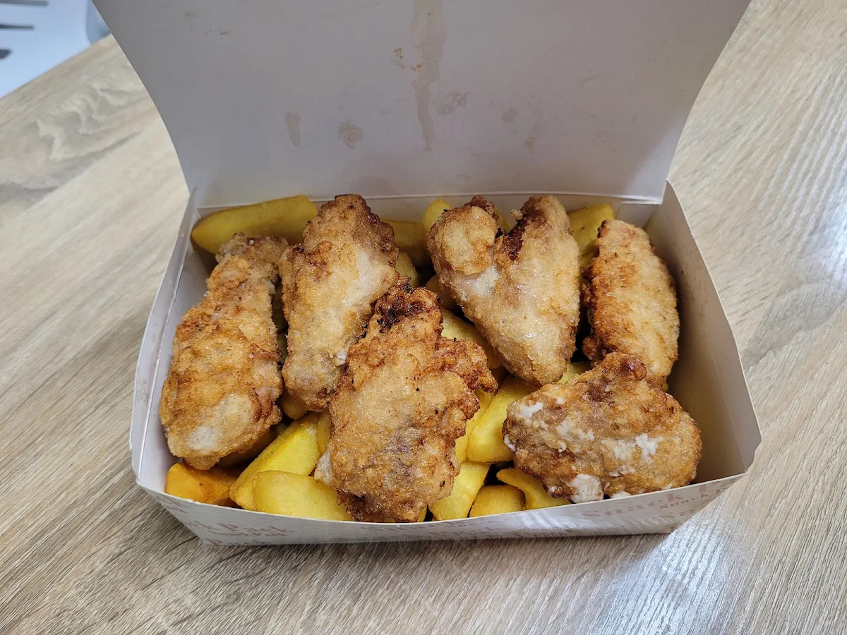 Chicken Wings with Fries