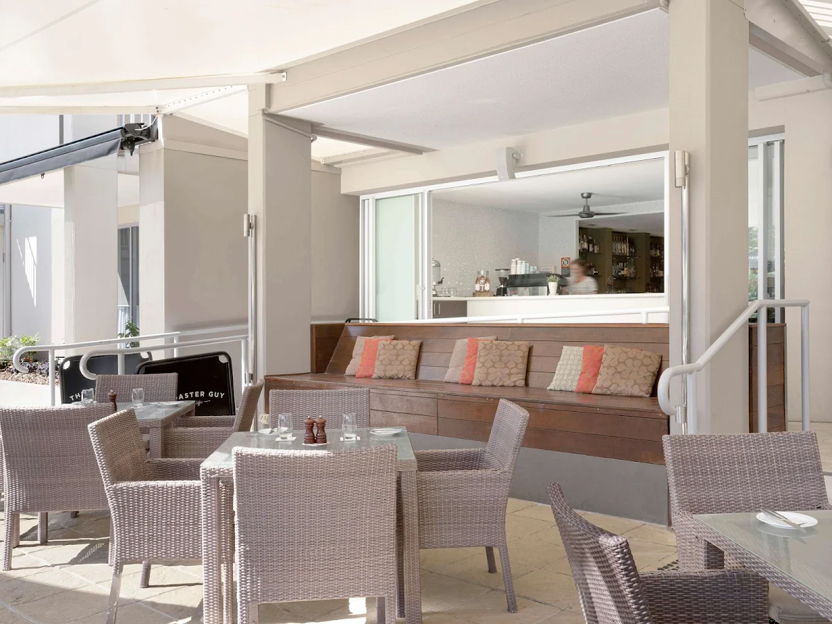 Vibe, Cove Bar & Poolside Dining
