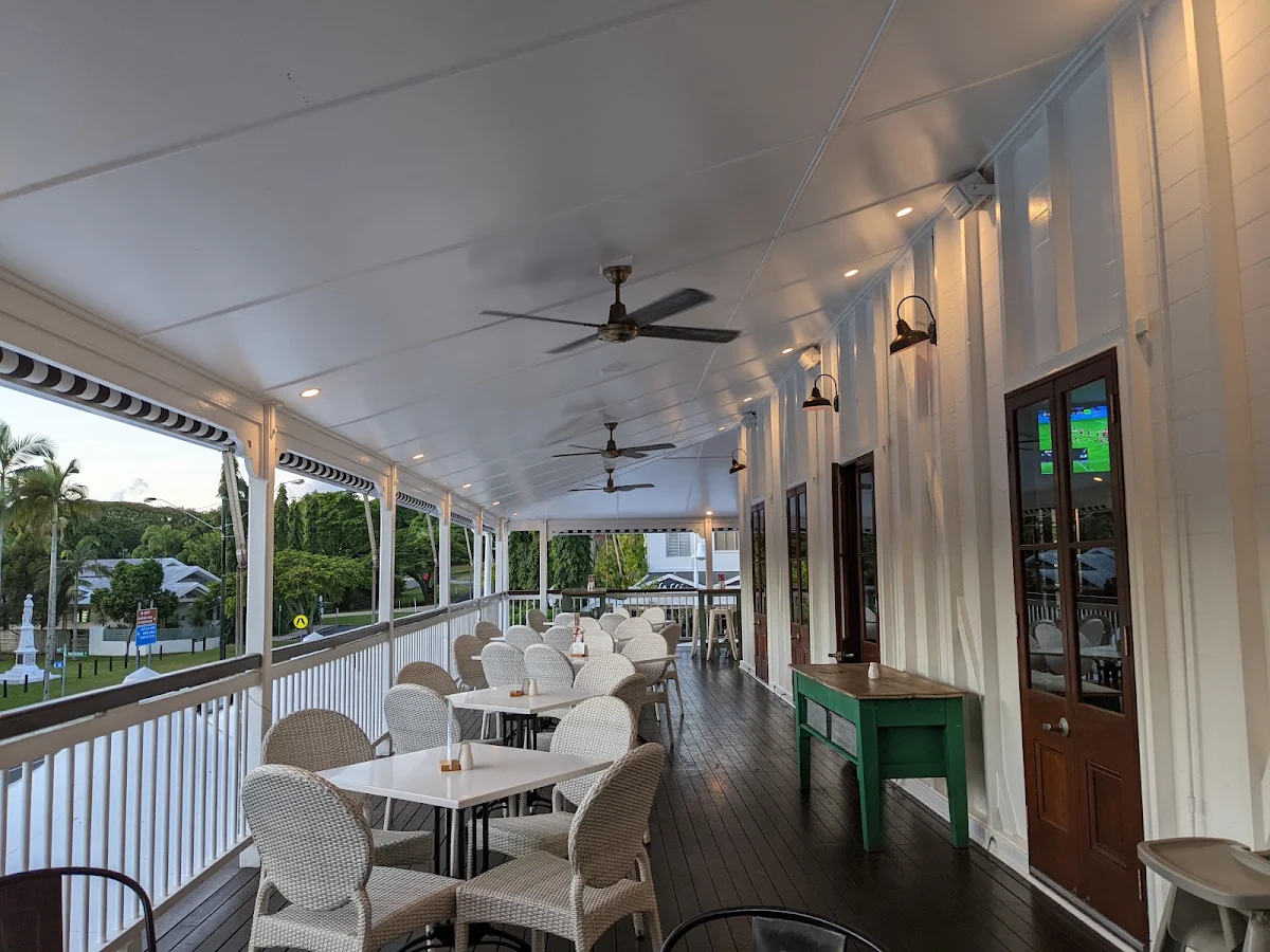 Vibe, The Court House Hotel