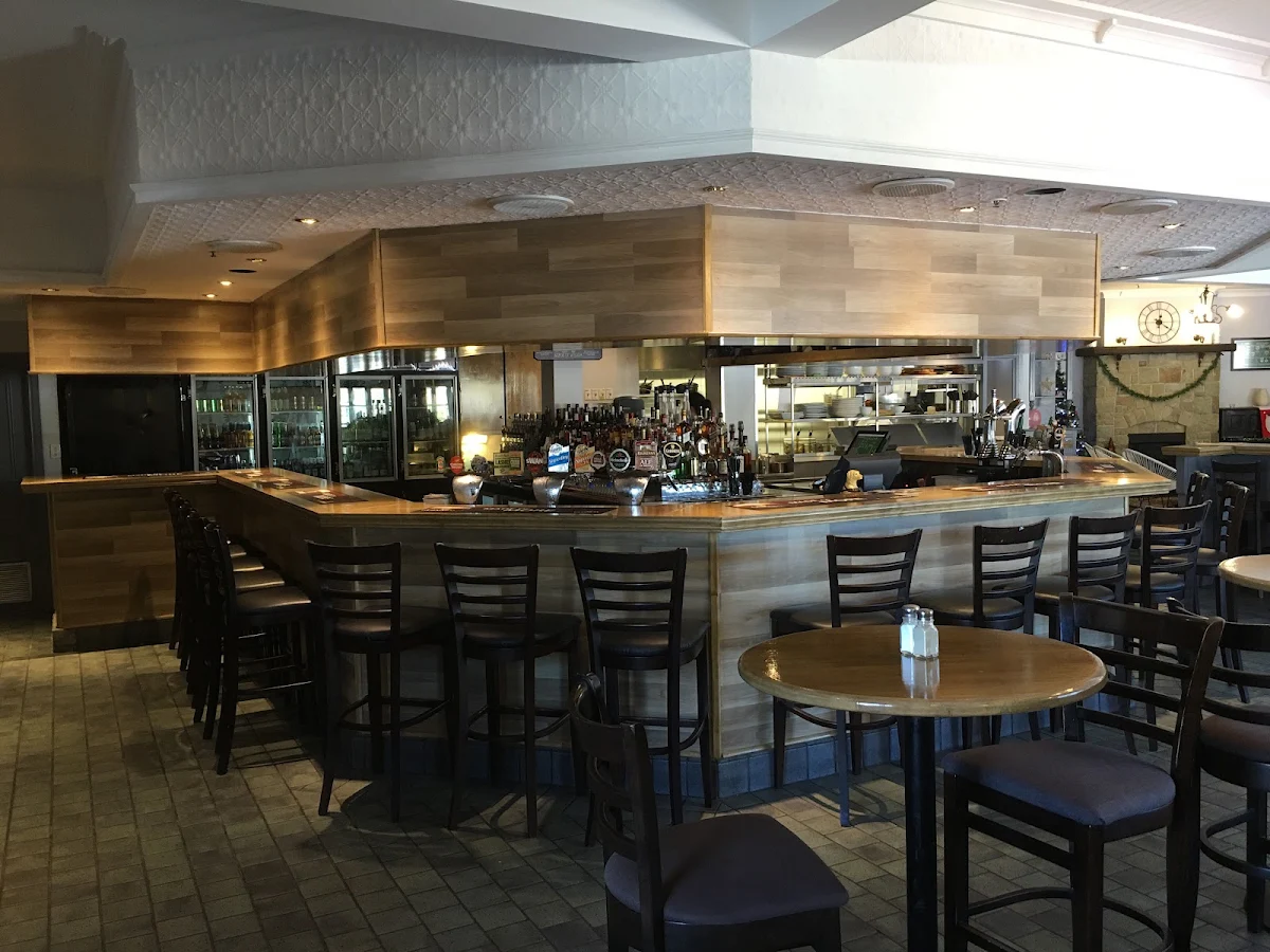 Vibe, The Heights Bar & Bistro