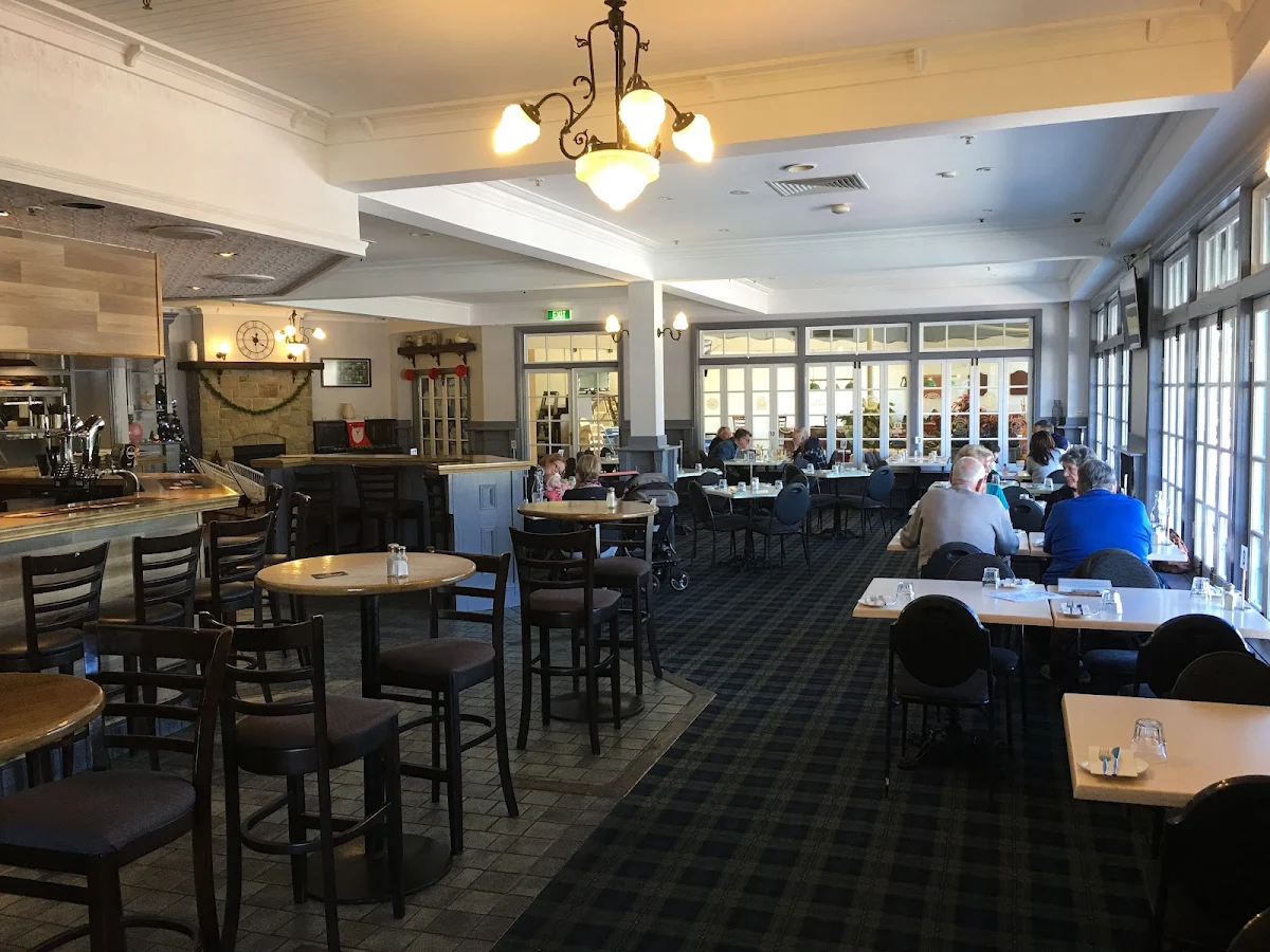 Vibe, The Heights Bar & Bistro