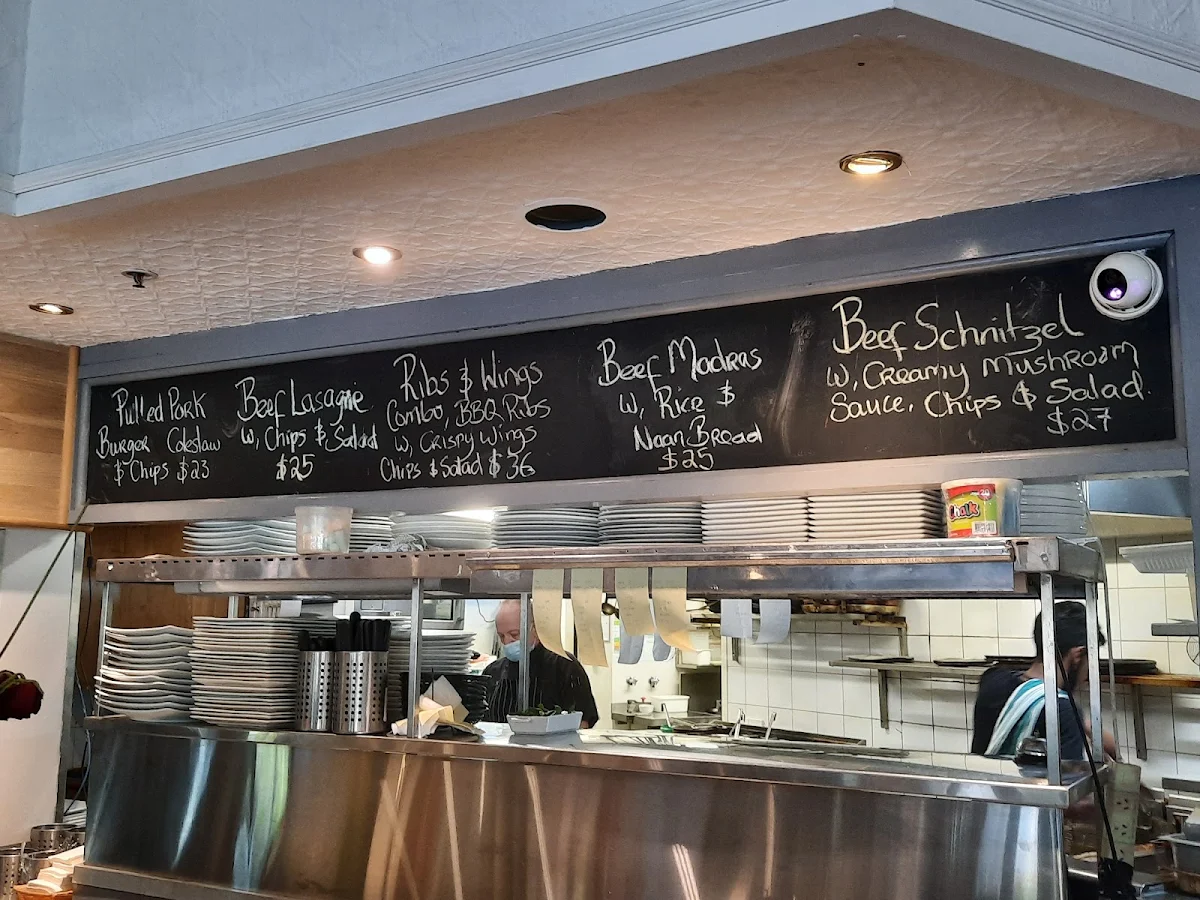 Vibe, The Heights Bar & Bistro