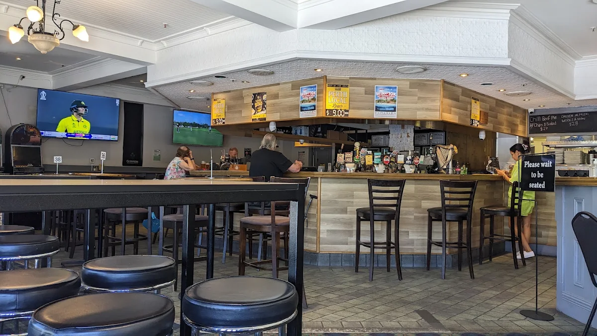 Vibe, The Heights Bar & Bistro