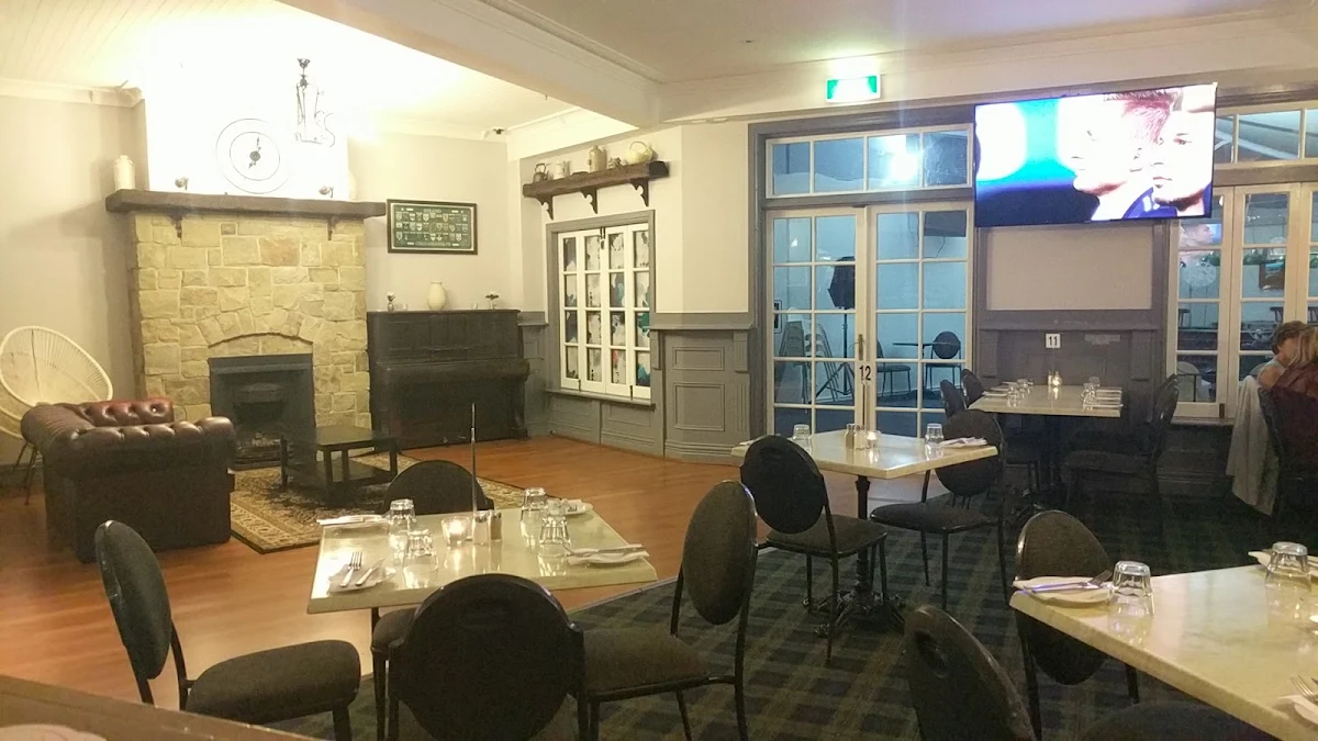 Vibe, The Heights Bar & Bistro