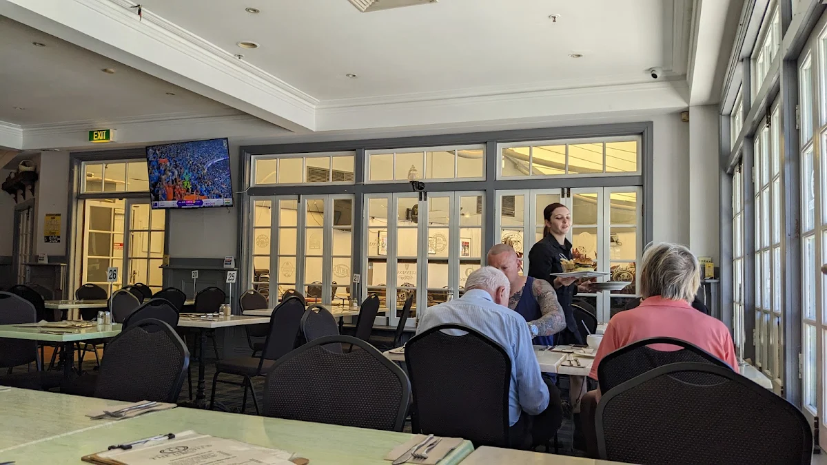 Vibe, The Heights Bar & Bistro