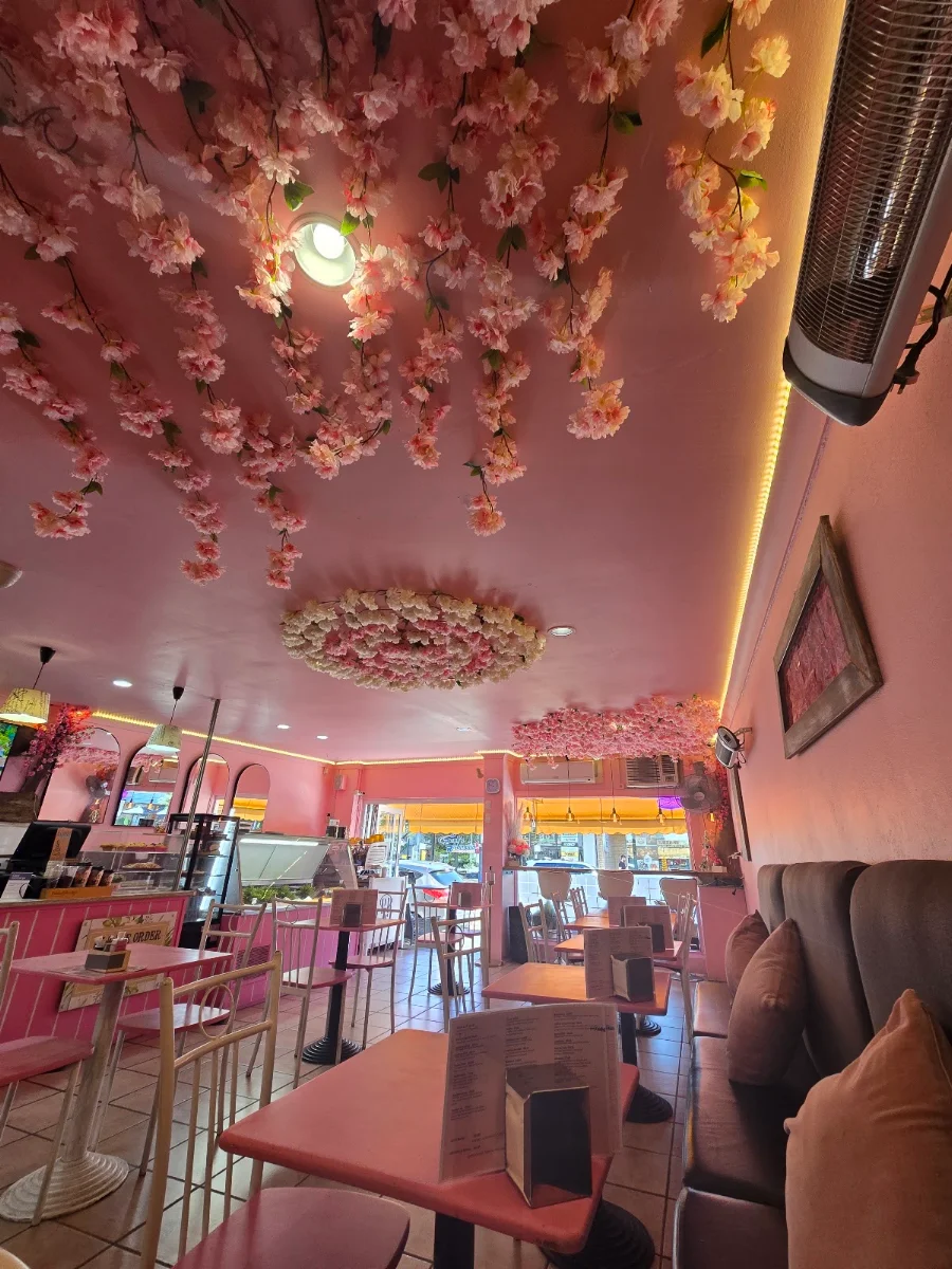 Vibe, CRAZIES cafe