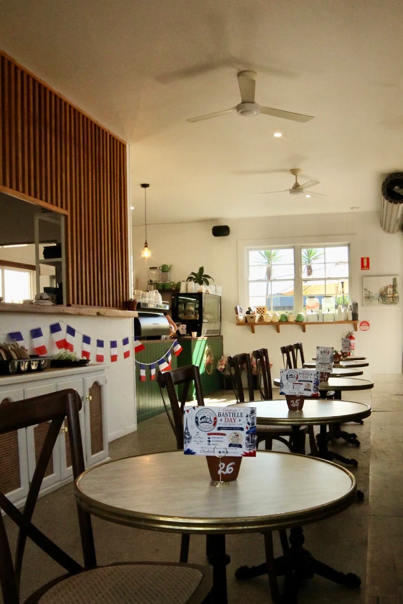 Vibe, Choubidou Café