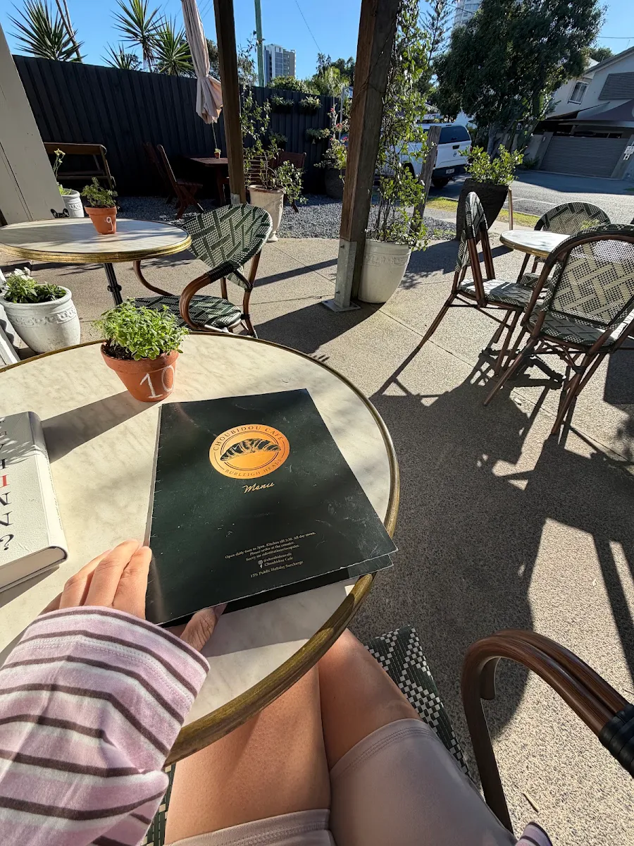Vibe, Choubidou Café