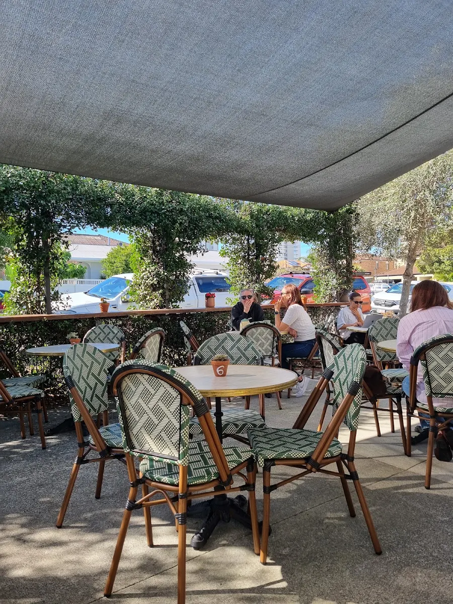 Vibe, Choubidou Café
