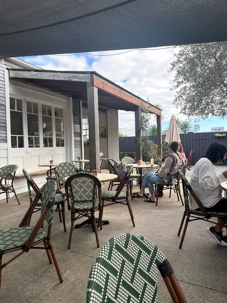 Vibe, Choubidou Café