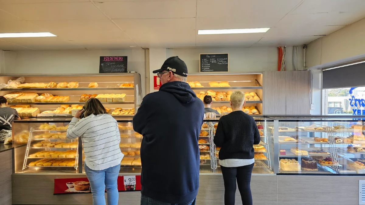 Vibe, Vaccari's East Griffith Bakery