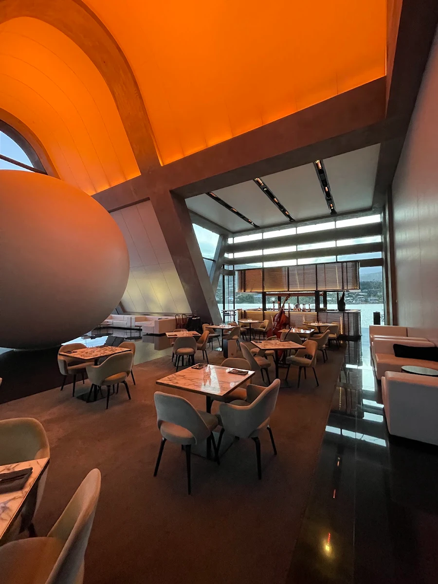 Vibe, Faro Bar + Restaurant