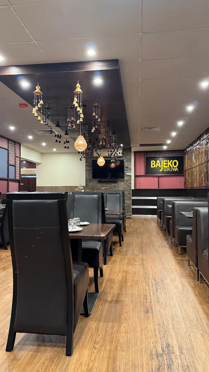 Vibe, Bajeko Sekuwa (The Himalayan Grill and Bar)
