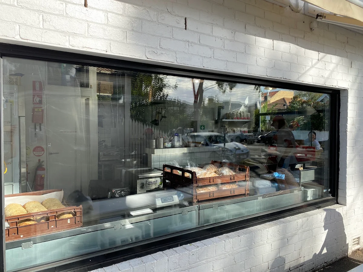 Vibe, Hector's Deli