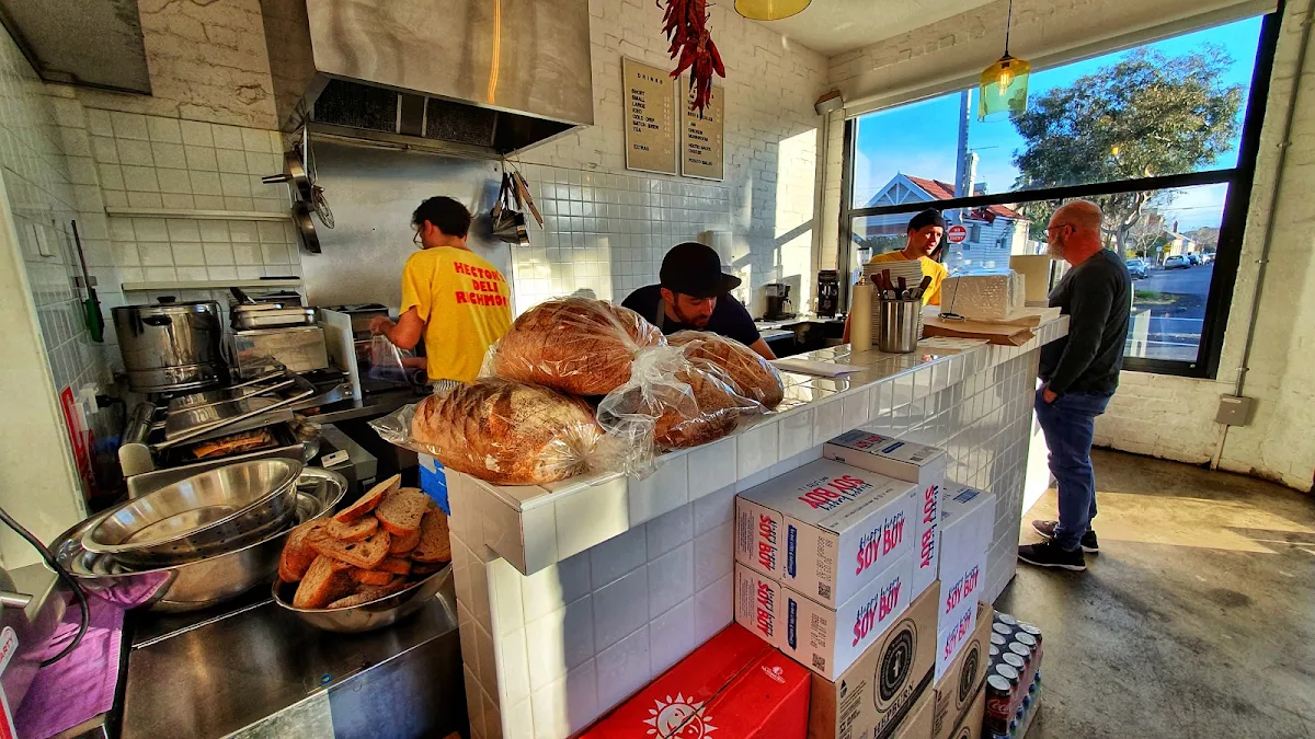 Vibe, Hector's Deli