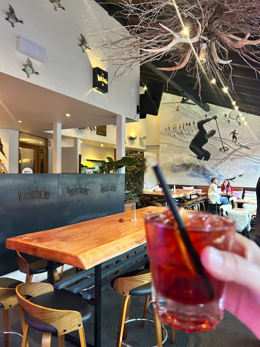 Vibe, Piste Bar