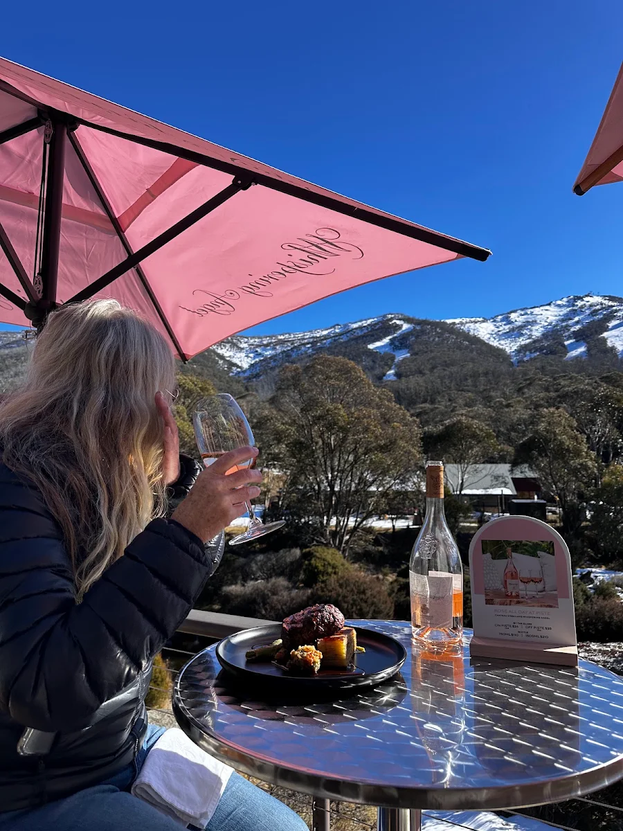 Vibe, Piste Bar