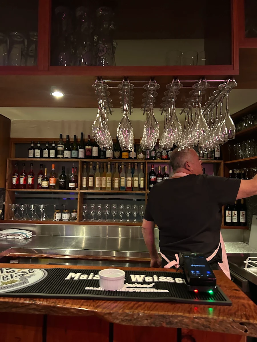 Vibe, Piste Bar