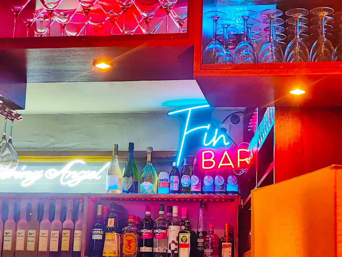 Vibe, Piste Bar