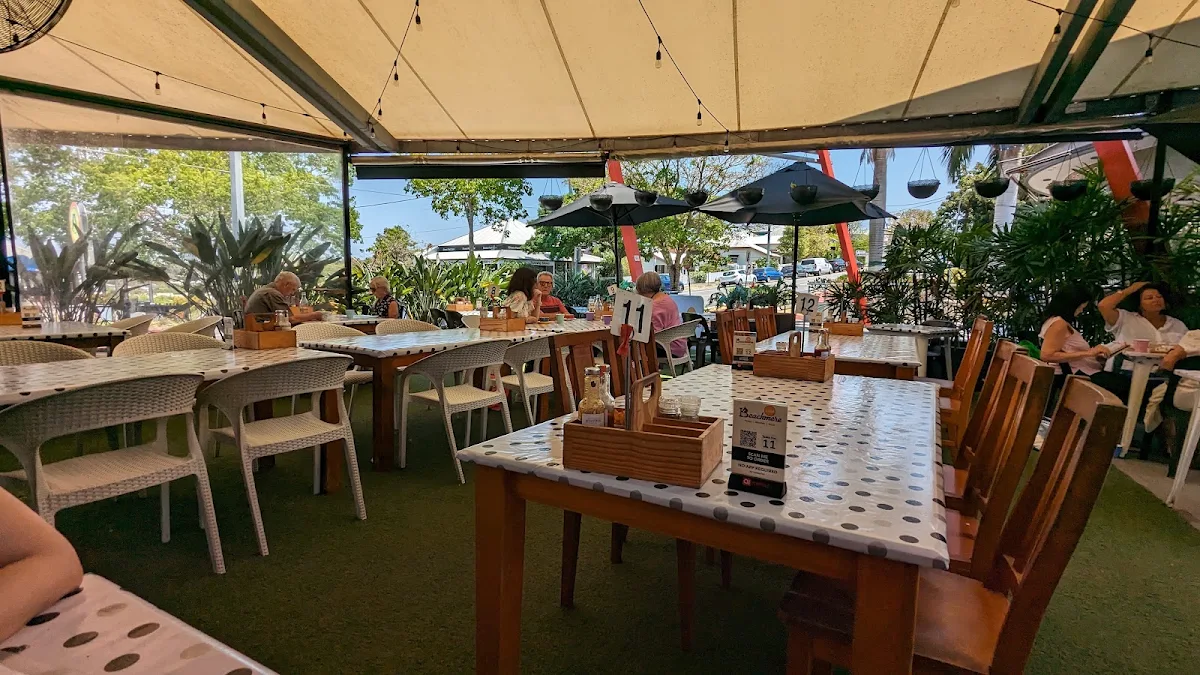 Vibe, Beachmere Cafe