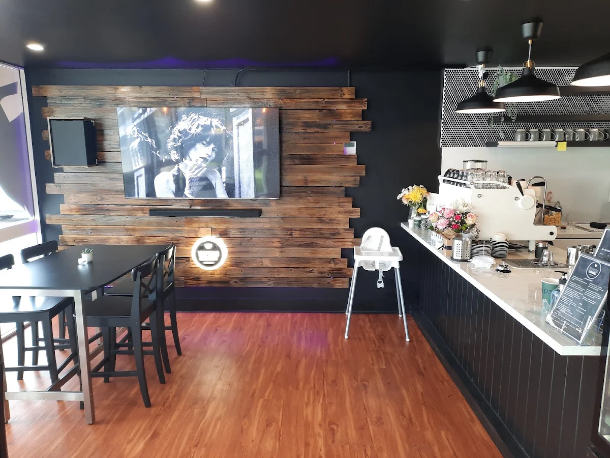 Vibe, Topdog Gourmet