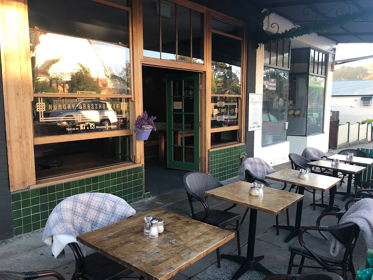 Vibe, Hungry Grasshopper Café