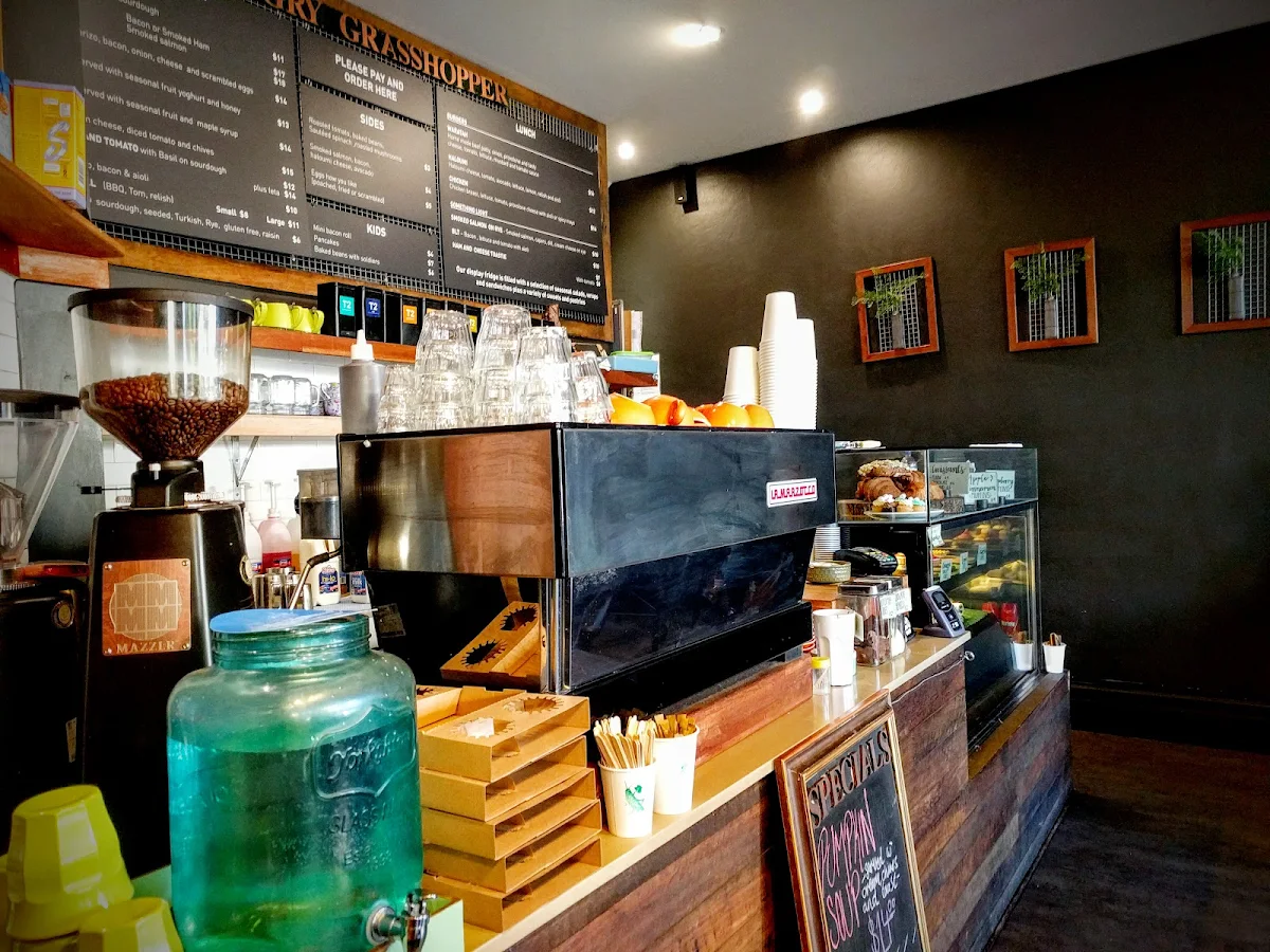 Vibe, Hungry Grasshopper Café